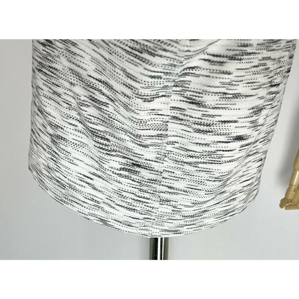 Lululemon Womens Size 10 Meant to Move Thumb Holes Long Sleeve Black White - Picture 9 of 16